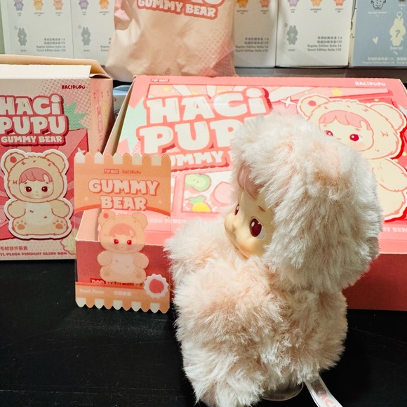 Authentic Hacipupu Gummy Bear Pendant "Peach Flavor" Unsealed Pop Mart - Picture 4 of 8